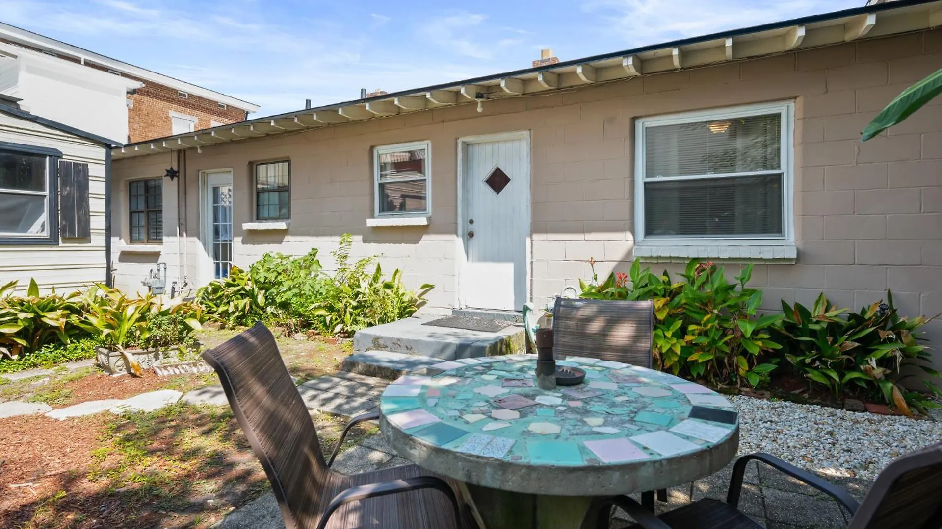 アパート サバンナ2Br Affordable Walkable Duplex Near Forsyth Park Free Parkingアパートメント
